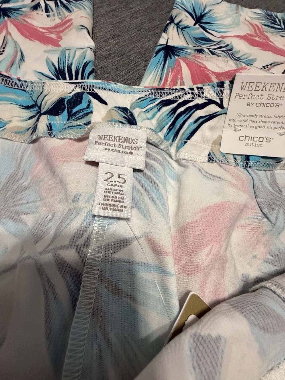 Chico's Weekends Perfect Stretch Capri Tropical Leaf Print Pants Size 2.5 - Picture 7 of 8
